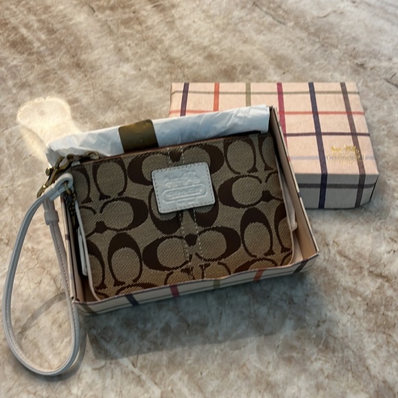 Coach Authentic Signature Canvas Wristlet Pouch EUC Tan & White - Picture 2 of 5